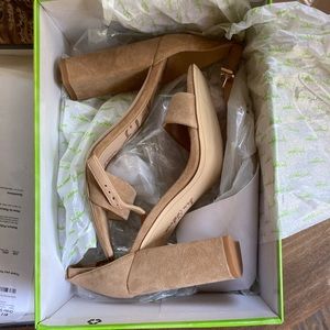 NWT Sam Edelman Yaro Oatmeal Suede heel